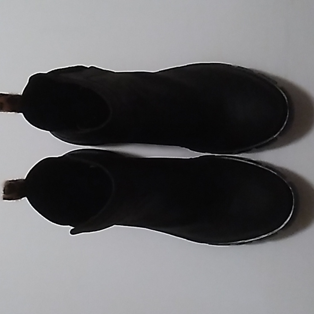 Very G black and cheetah, size 11
